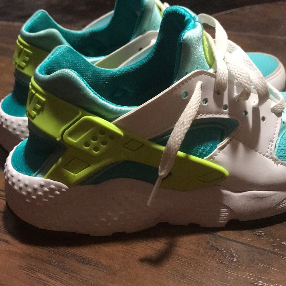 Nike Huarache Tennis Shoes